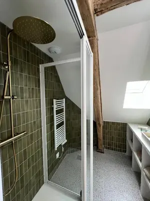 Salle de bains dans l'établissement Piscine chauffée, Rouen centre, Maison atypique