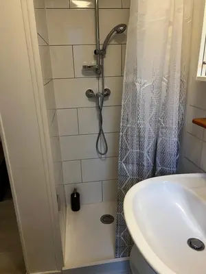 Salle de bains dans l'établissement Beau-voisin 1