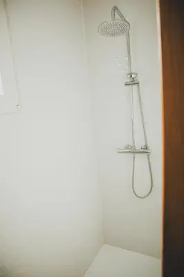 Salle de bains dans l'établissement LA LUCIOLE longère 65 m2 climatisée & lumineuse