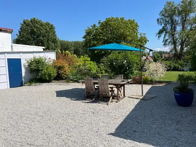 Jardin de l'établissement L Hirondelle du printemps 2