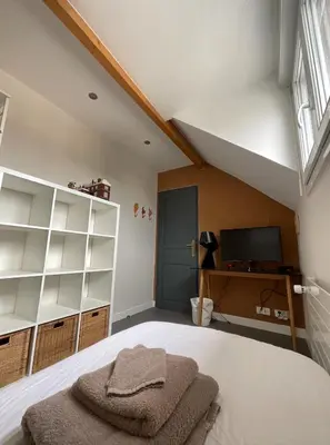 Télévision ou salle de divertissement dans l'établissement Chambres d'hôtes à 30 min de Paris