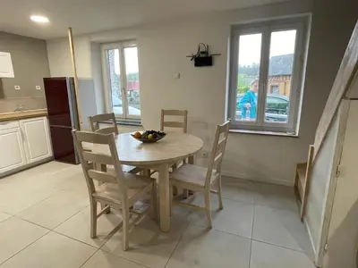 Cuisine ou kitchenette dans l'établissement Maison moderne à Ancourt avec parking privé