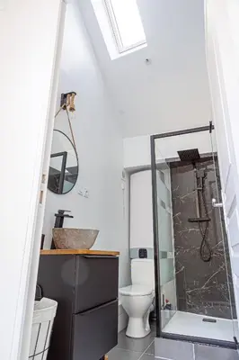 Salle de bains dans l'établissement Le Charmant Cormeillais