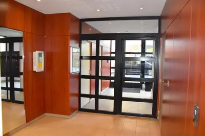 Plan de l'établissement Superb flat in recent building with parking lot