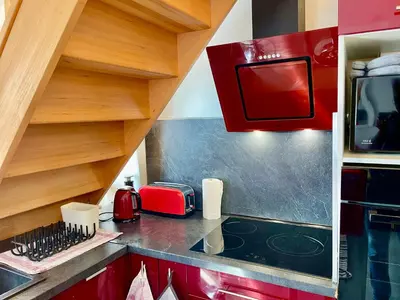 Cuisine ou kitchenette dans l'établissement Appartement en duplex proche gare d'Amiens