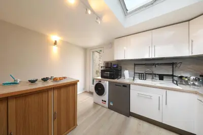 Cuisine ou kitchenette dans l'établissement Maison entière pour 6 personnes avec parking proche Roissy CDG et Le Bourget