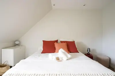 Un ou plusieurs lits dans un hébergement de l'établissement Le Riviera Port Cergy - Elégant Duplex étoilé