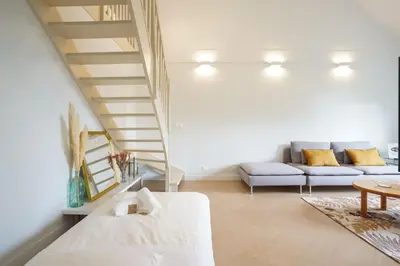 Coin salon dans l'établissement Le Riviera Port Cergy - Elégant Duplex étoilé
