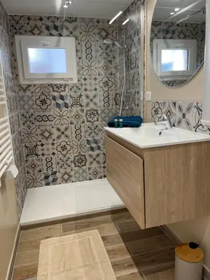 Salle de bains dans l'établissement Eau gîte
