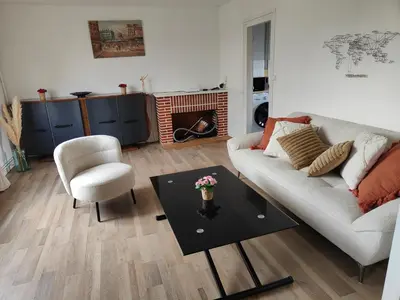 Coin salon dans l'établissement Le repère, 2 lits doubles - classé 2 étoiles