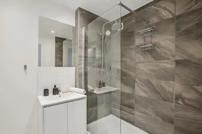 Salle de bains dans l'établissement Duplex apartment downtown with parking
