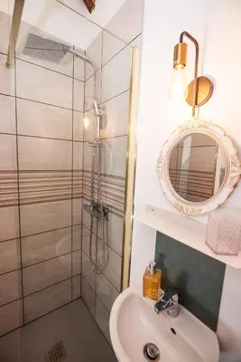 Salle de bains dans l'établissement L'Echo des Bois