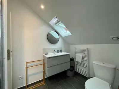 Salle de bains dans l'établissement Rouen Préfecture - L'arrière Seine