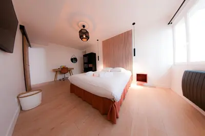 Un ou plusieurs lits dans un hébergement de l'établissement Le Tulum Spa - Jacuzzi & Sauna