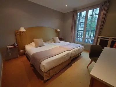 Un ou plusieurs lits dans un hébergement de l'établissement Hotel Le Continental