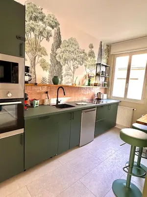 Cuisine ou kitchenette dans l'établissement Le 101 appartement dans charmant village parking facile