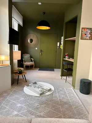 Coin salon dans l'établissement Le 101 appartement dans charmant village parking facile