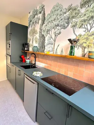 Cuisine ou kitchenette dans l'établissement Le 101 appartement dans charmant village parking facile