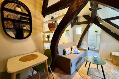 Coin salon dans l'établissement Vera Studio Confortable sous les combles !