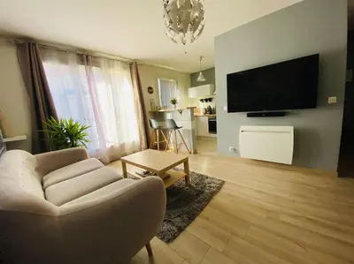 Télévision ou salle de divertissement dans l'établissement Appartement cosy entre Paris & Normandie