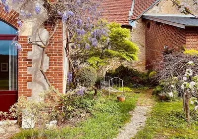 Jardin de l'établissement Les Gîtes de Little Castle campagne à 1 h de Paris