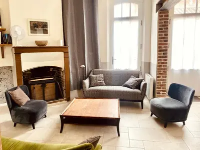 Coin salon dans l'établissement Les Gîtes de Little Castle campagne à 1 h de Paris