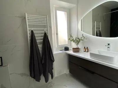 Salle de bains dans l'établissement Maison de ville-idéale pour les déplacements pros-35min Paris-versailles-Giverny-