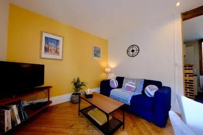 Télévision ou salle de divertissement dans l'établissement Rouen Hôtel de Ville - Chez Eric