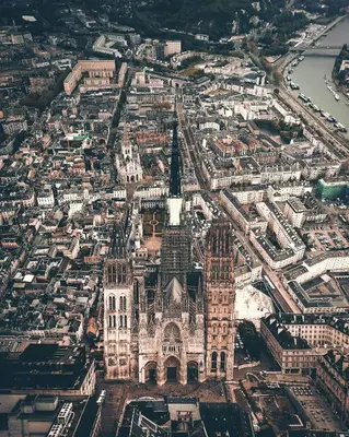 Vue générale sur Rouen ou vue de la ville depuis l'appartement