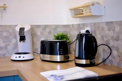 Plateau bouilloire dans l'établissement Rouen - Bienvenue chez Alice