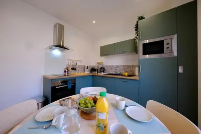 Cuisine ou kitchenette dans l'établissement Rouen - Bienvenue chez Alice