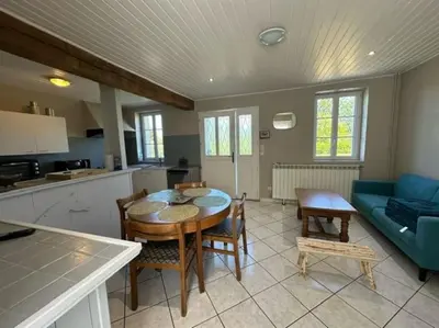 Cuisine ou kitchenette dans l'établissement Maison campagne Normande