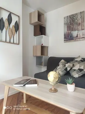 Coin salon dans l'établissement Chaleureux T2 au style VINTAGE - rue gratuite