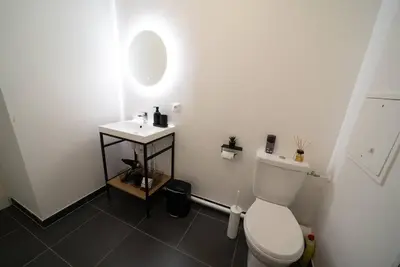 Salle de bains dans l'établissement Suite POP 92 proche gare, stade de France, Parking