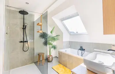 Salle de bains dans l'établissement Elegant 120m2-Face cathedrale-6 pers-free Parking