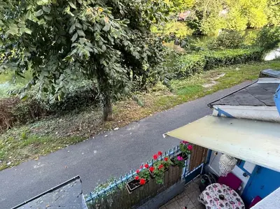 Jardin de l'établissement Les volets bleus à 20 minutes de la Baie de Somme