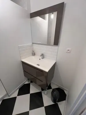 Salle de bains dans l'établissement Appartement standing avec jardin, 4 personnes, stratégiquement situé