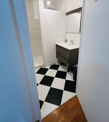 Salle de bains dans l'établissement Appartement standing avec jardin, 4 personnes, stratégiquement situé