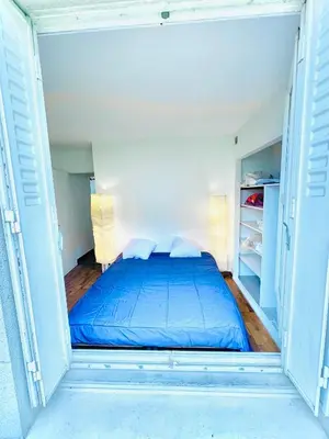 Un ou plusieurs lits dans un hébergement de l'établissement Appartement standing avec jardin, 4 personnes, stratégiquement situé