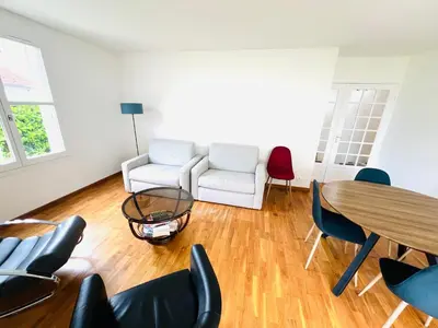 Coin salon dans l'établissement Appartement standing avec jardin, 4 personnes, stratégiquement situé