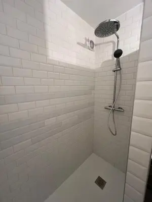 Salle de bains dans l'établissement Appartement standing avec jardin, 4 personnes, stratégiquement situé