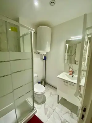 Salle de bains dans l'établissement Appartement chaleureux 1
