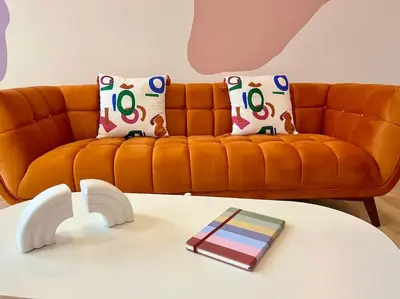 Coin salon dans l'établissement Les Seventies