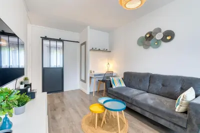 Coin salon dans l'établissement Appartement tout confort - Parking privé gratuit