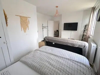 Un ou plusieurs lits dans un hébergement de l'établissement maison