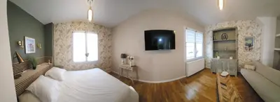 Télévision ou salle de divertissement dans l'établissement Les Hortensias Blancs Studio