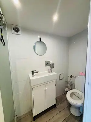 Salle de bains dans l'établissement Studio T2 proche Jardin de Plantes Rouen