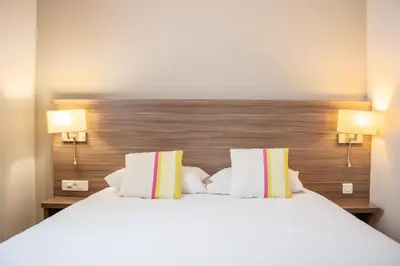 Un ou plusieurs lits dans un hébergement de l'établissement Brit Hotel Dieppe
