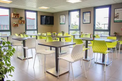 Restaurant ou autre lieu de restauration dans l'établissement Brit Hotel Dieppe