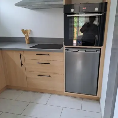 Cuisine ou kitchenette dans l'établissement Vue sur village